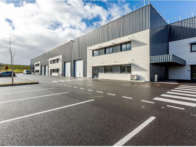 Location local d'activité Ambarès et Lagrave Proche A10 et gare