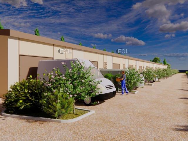 Location local d'activité Apt Parc sécurisé 13 portes plain pied