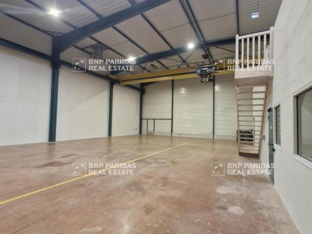 Location local d'activité avec show room Olivet