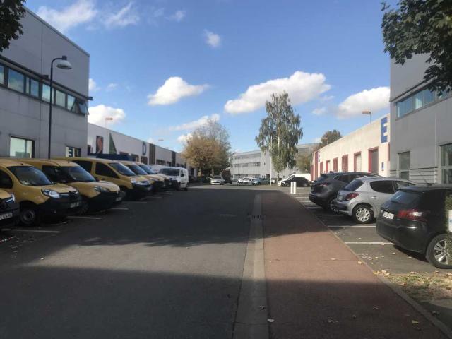 Location local d'activité Ivry sur Seine Parc clos gardienné