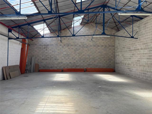 Location local d'activité La Chapelle en Serval Axe Senlis Paris