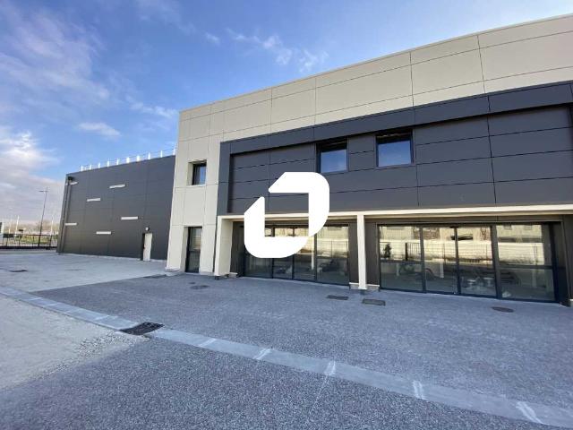 Location local d'activité Le Mesnil Amelot Proche Roissy CDG et A104