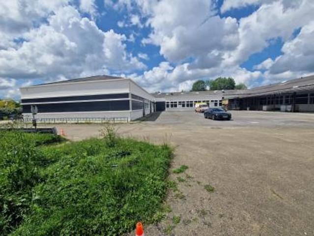 Location local d'activité Le Mesnil Saint Denis Proche N10 A12