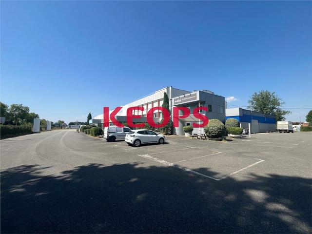 Location local d'activité Le Spinasse Proche A62 et aéroport