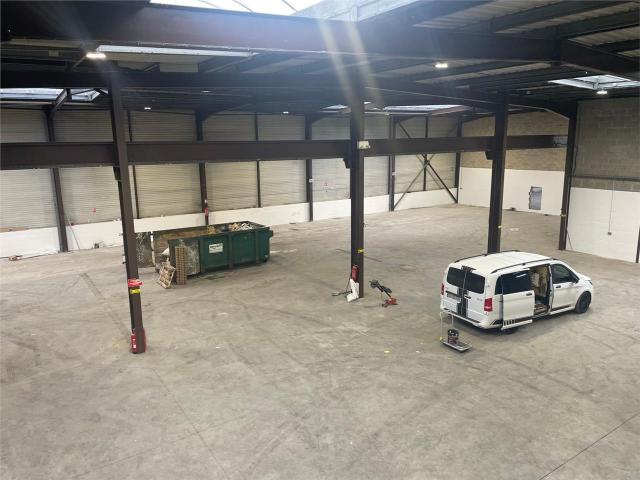 Location local d'activité Le Thillay Proche A1 A104 et CDG