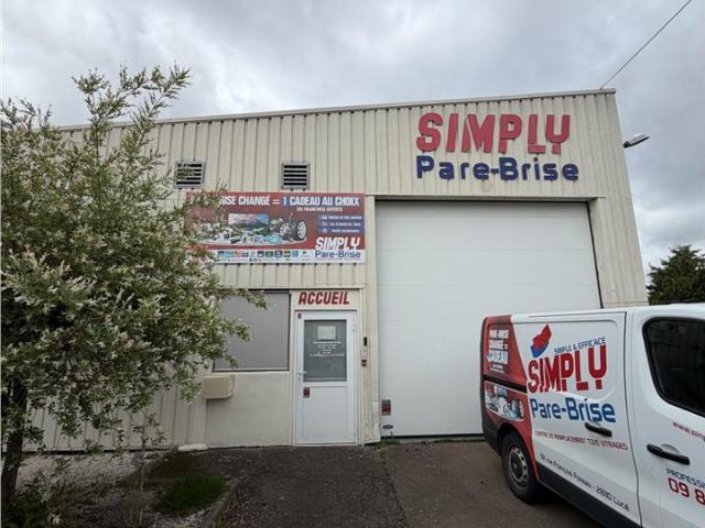 Location local d'activité Lucé Équipé fibre optique et parking