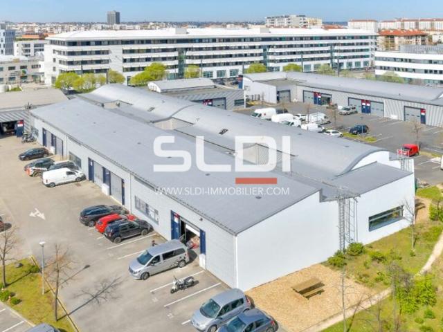 Location local d'activité Lyon 8e Proche tramway et A43