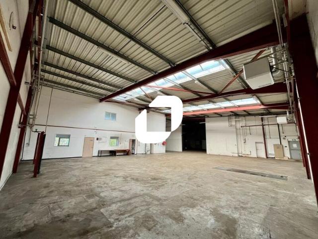 Location local d'activité Mornant 3 portes sectionnelles