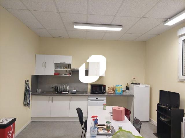 Location local d'activité Magny les Hameaux Parc Gomberville