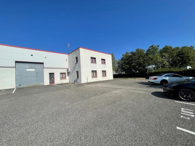 Location local d'activité Meyzieu Accès PL et bureaux équipés