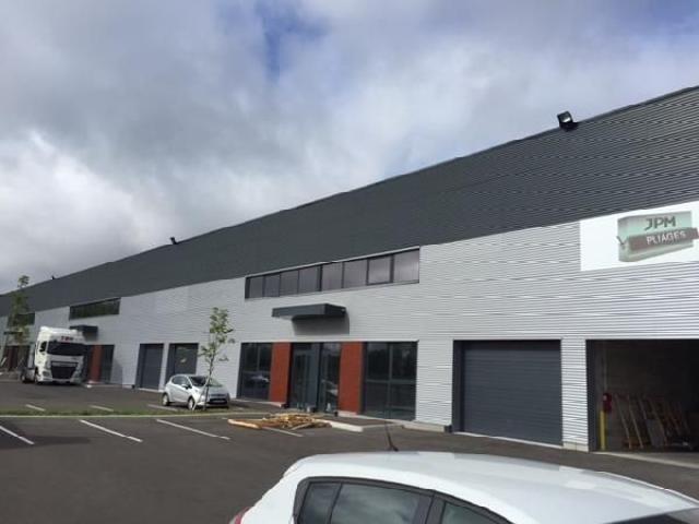 Location local d'activité neuf Elancourt Proche RN12