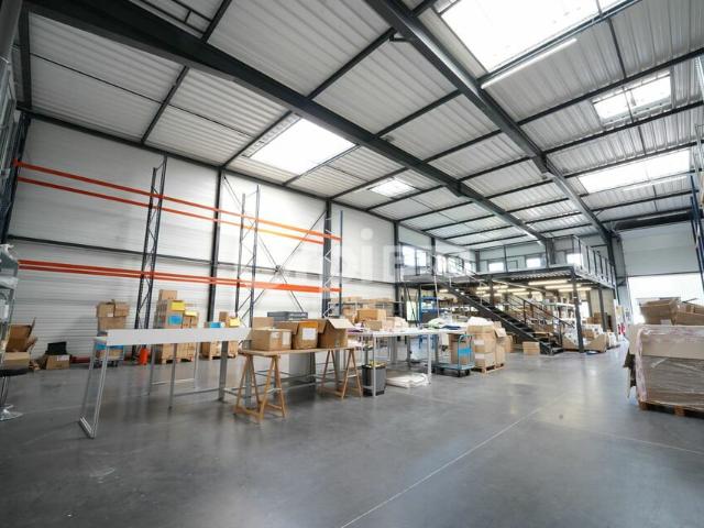 Location local d'activité Sathonay Camp Proche D48 et bus 33