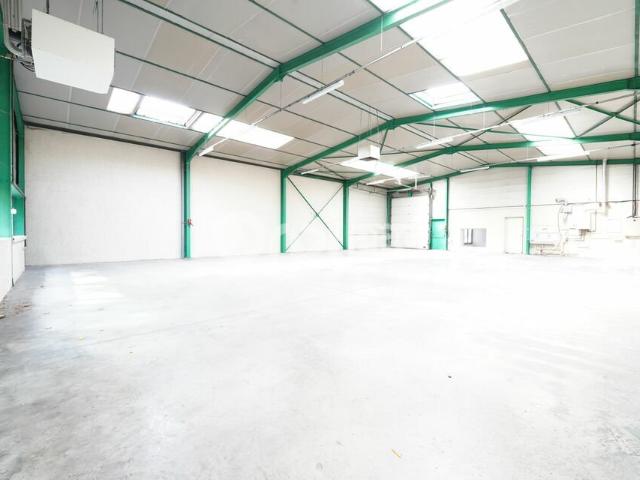 Location local d'activité Saint Genis Laval Proche transports