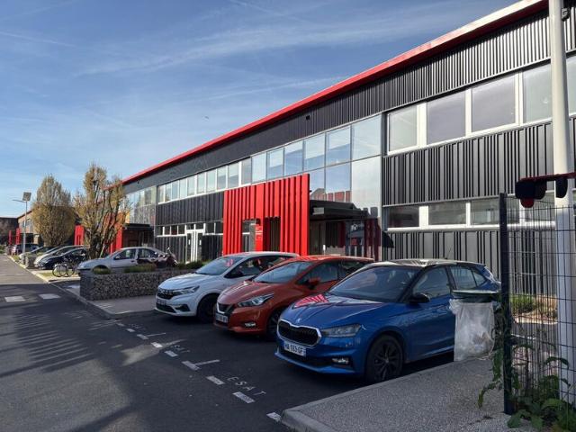 Location local d'activité Sucy en Brie Parc sécurisé avec services