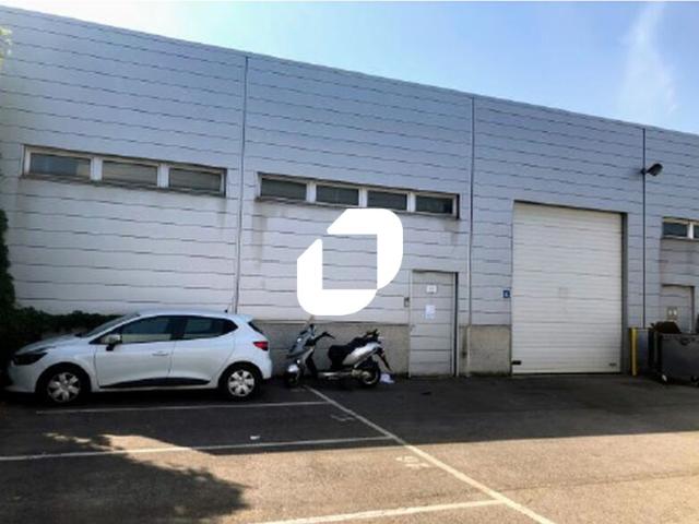 Location local d'activité Vitry sur Seine Proche RER et A86