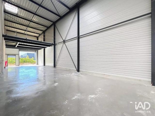 Location Local d'activités 162 m²