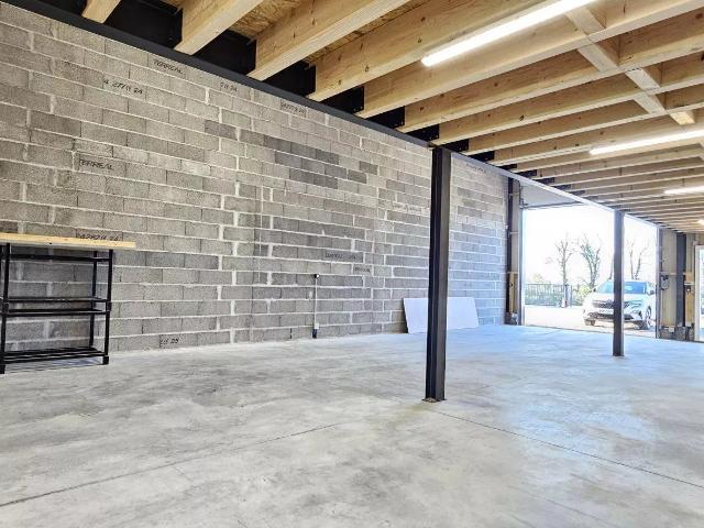 Location Local d'activités 198 m²