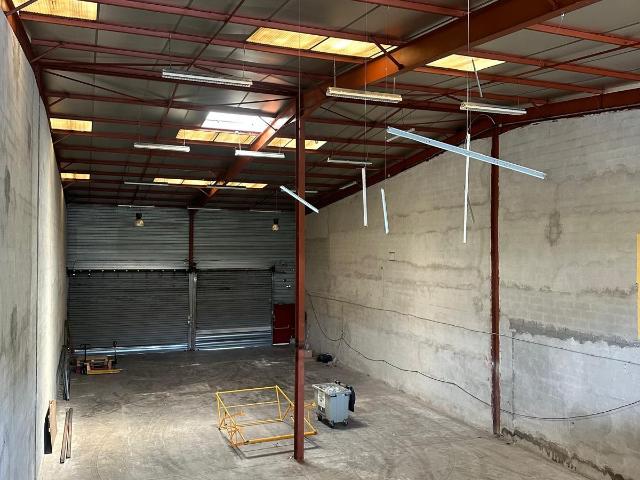 Location Local professionnel Zone industrielle de Carros 420 m2