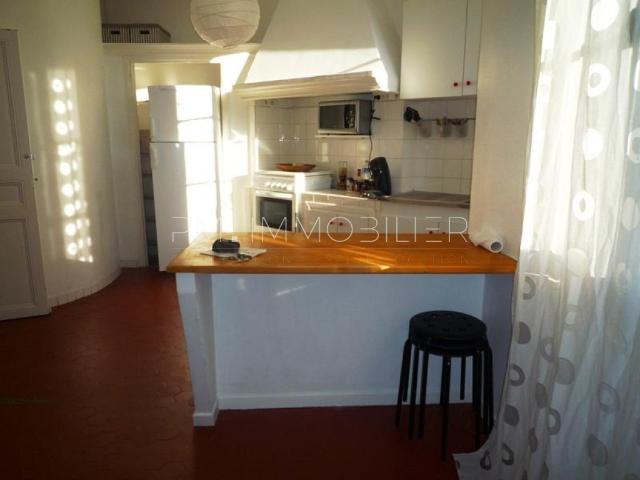 Location location appartement dernier étage T2 marseille 13005 chave camas