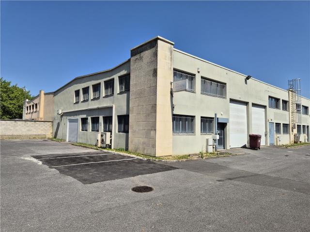 Location locaux d'activité Émerainville Proche autoroute