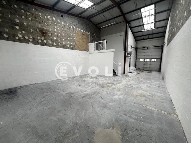 Location locaux d'activité Lisses Porte sectionnelle 3,5m