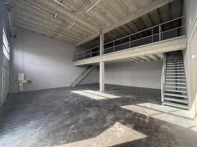 Location locaux d'activité Saint Joseph Cellules avec mezzanine