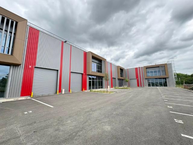 Location locaux d'activité Tresses Divisible dès 293 m²