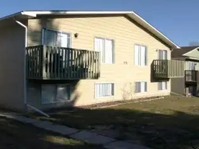 LOCATION, LOTS of SPACE BRIGHT 3 BEDROOM SOUTHWOOD TOWNHOUSE