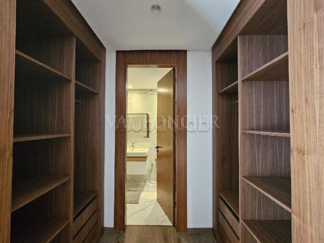 Location magnifique appartement spacieux avec terrasse meublé moderne, Casablanca Finance City