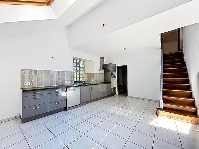 Location maison 3 pièces, 104.00m², La Bazouge de Chemeré