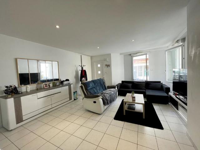 Location Maison 3 pièces 76m² LE MAY SUR EVRE 49122