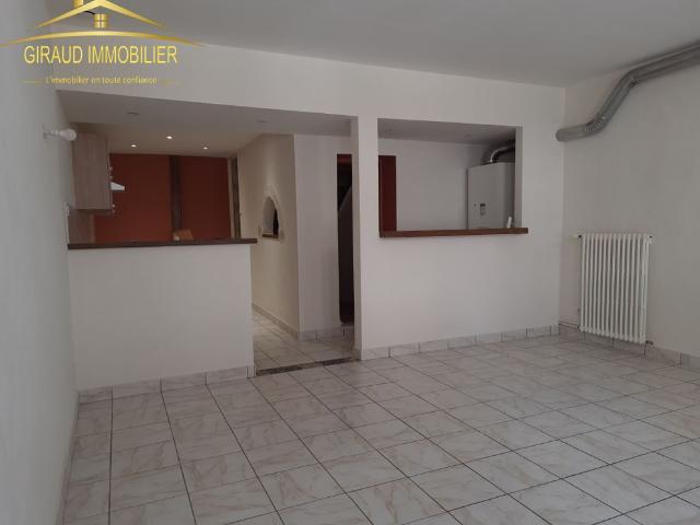 Location Maison 3 pièces 81m² CHARLIEU 42190
