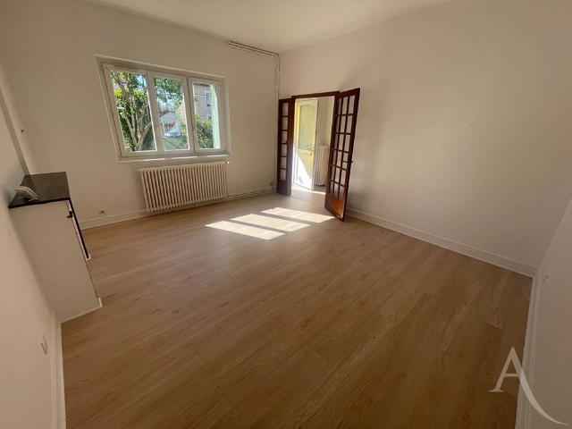 Location maison 3 pièces, 88.00m², Châteauroux