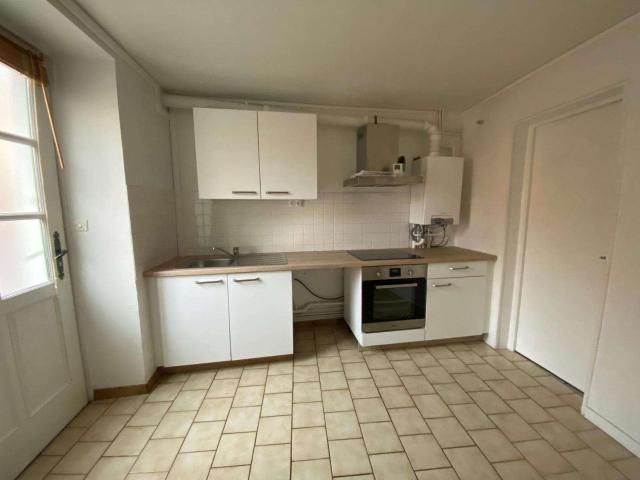 Location maison 3 pièces Laval Centre Ville Cathédrale 53