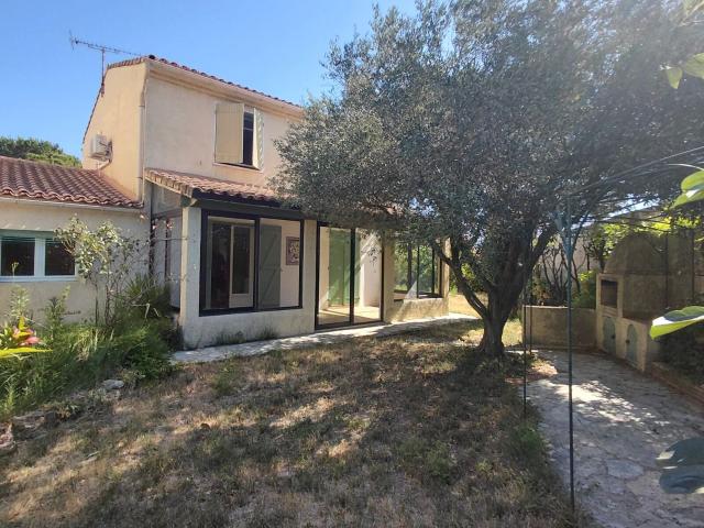 Location maison, 102.37 m² T 4 à Saint Martin de Crau, 1 300 €