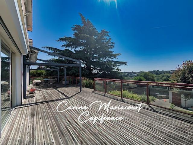 Location Maison 10 pièces 240 m2 Saint Maixent l'Ecole
