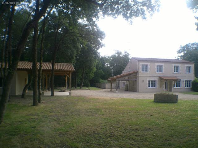 Location Maison 11 pièces 227 m2 Ars