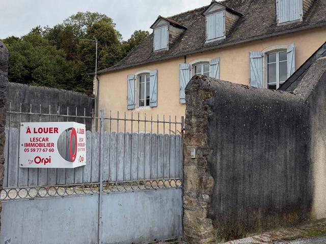 Location maison, 134 m² T 4 à Coarraze, 800 €