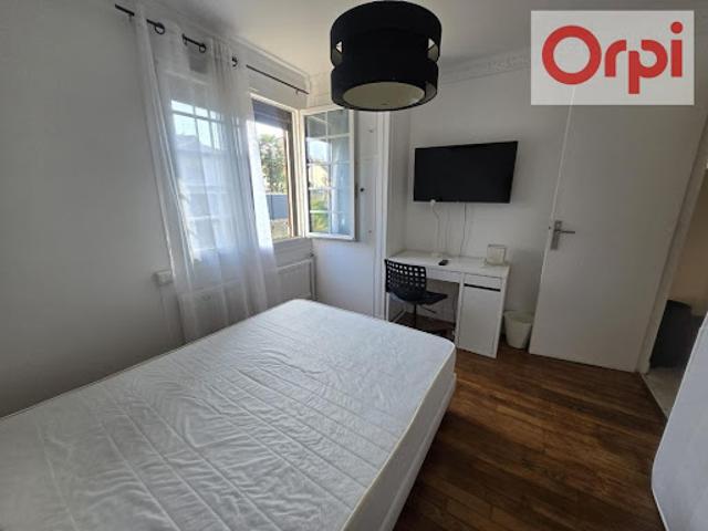 Location Maison 2 pièces 238 m2 Sainte genevieve des bois