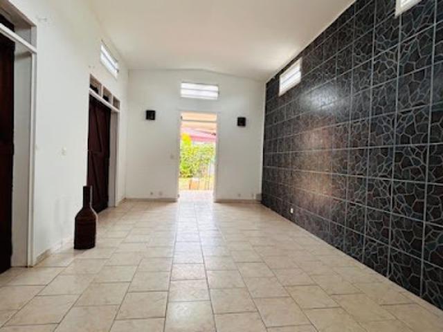 Location Maison 5 pièces 92 m2 Lamentin