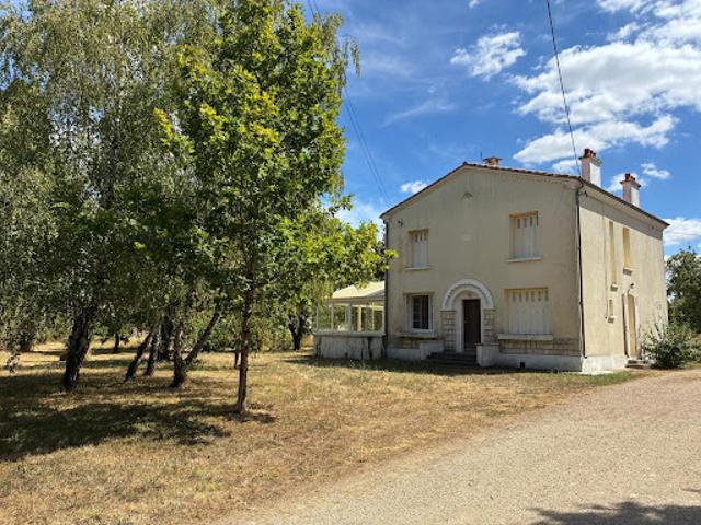 Location Maison 7 pièces 150 m2 Saint Hilaire la Palud