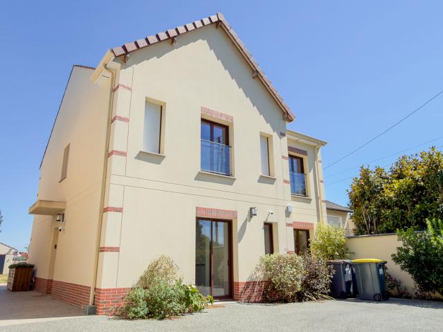 Maison 7 pièces Brunoy 181.00m² 3300€ à louer l'Adresse