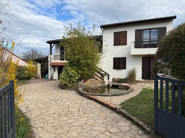 Location Maison 7 pièces 200 m2 Dommartin