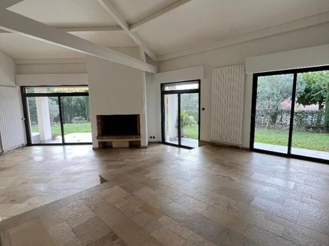 Location Maison 7 pièces 203m² DECINES CHARPIEU 69150