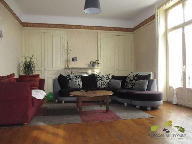 Location Maison 7 pièces 225m² ST LEONARD DE NOBLAT 87400