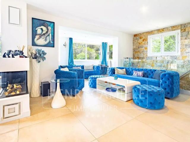 Location Maison 7 pièces 227m² LE CANNET 06110