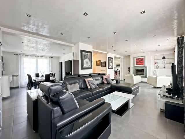 Location maison 7 pièces, 229.82m², Poissy