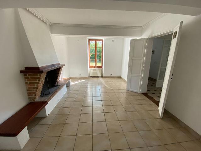 Location Maison 7 pièces 251m²