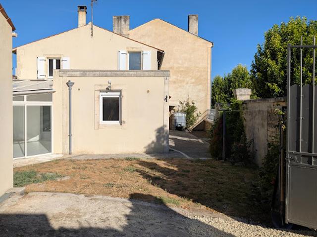 Location Maison 7 pièces 93 m2 Saint Jean d'Angély