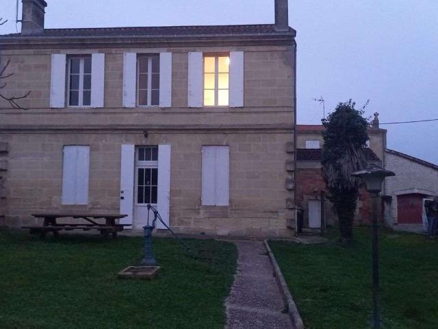 Location maison 7 pièces Pauillac 33